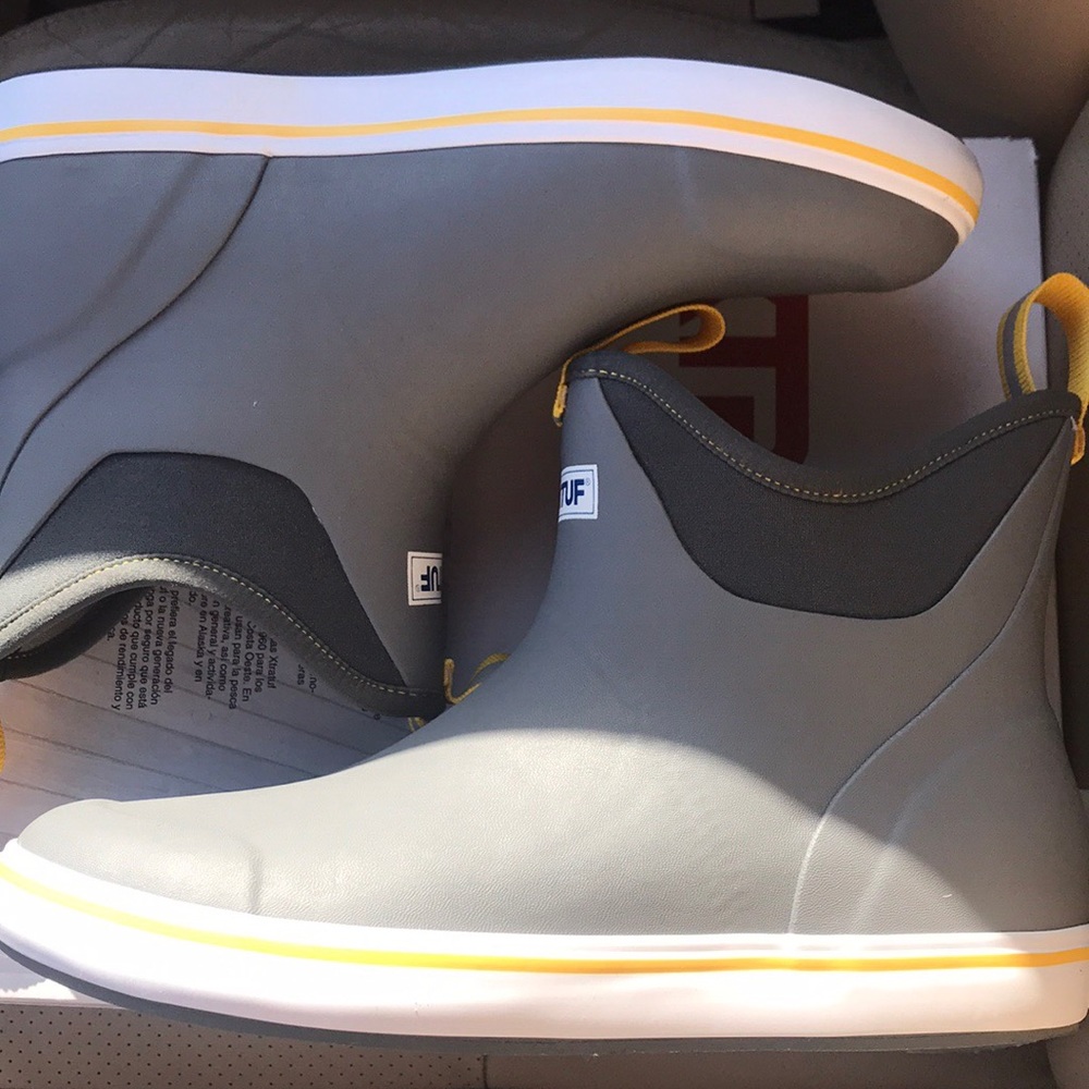 Xtratuf size 8  NEW